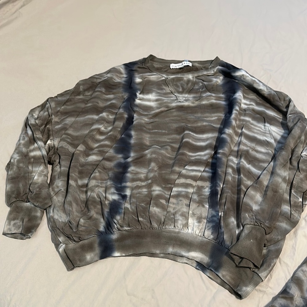 Matching Set- lightweight sweatshirt and joggers